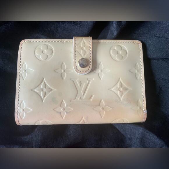 Louis Vuitton Handbags - Louis Vuitton Vernis French Lock Wallet Kiss Lock (Flawed)